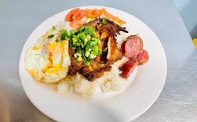 Cơm heo + trứng ốp