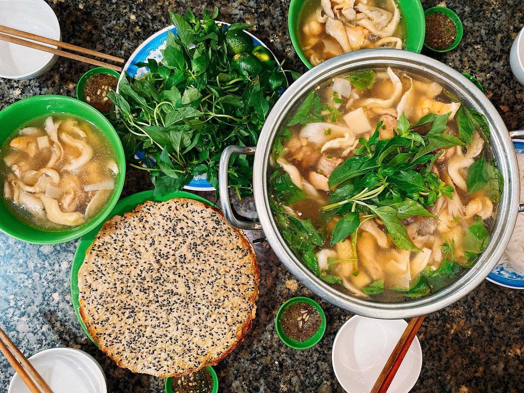 Dĩa lẩu gà lá é nhỏ