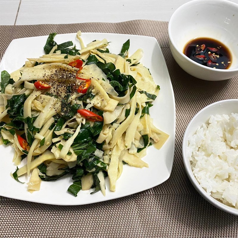 Măng xào lá lốt