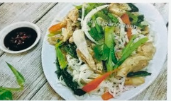 Phở xào gà nấm