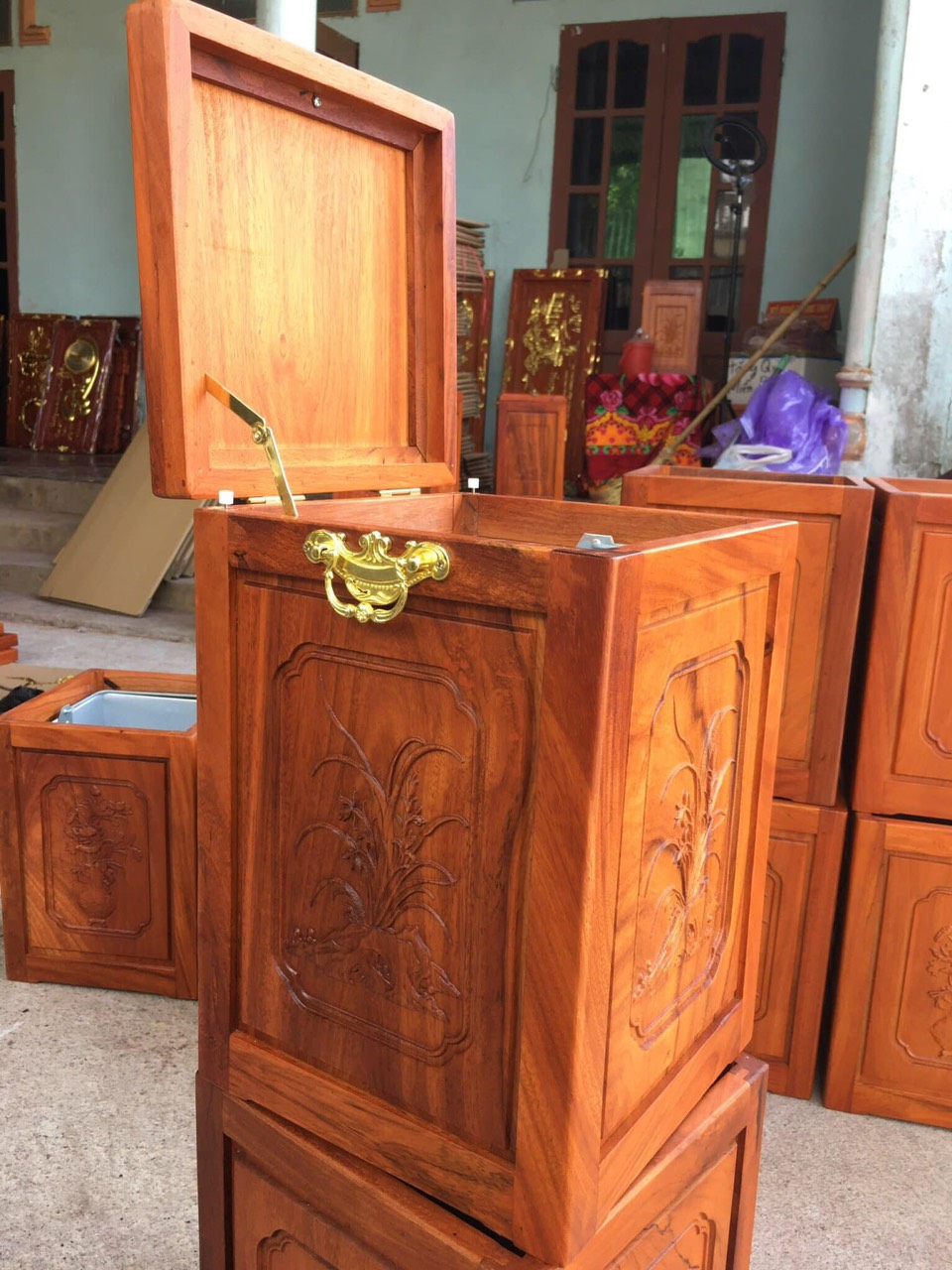 Thùng Rác Gỗ Hương Đỏ